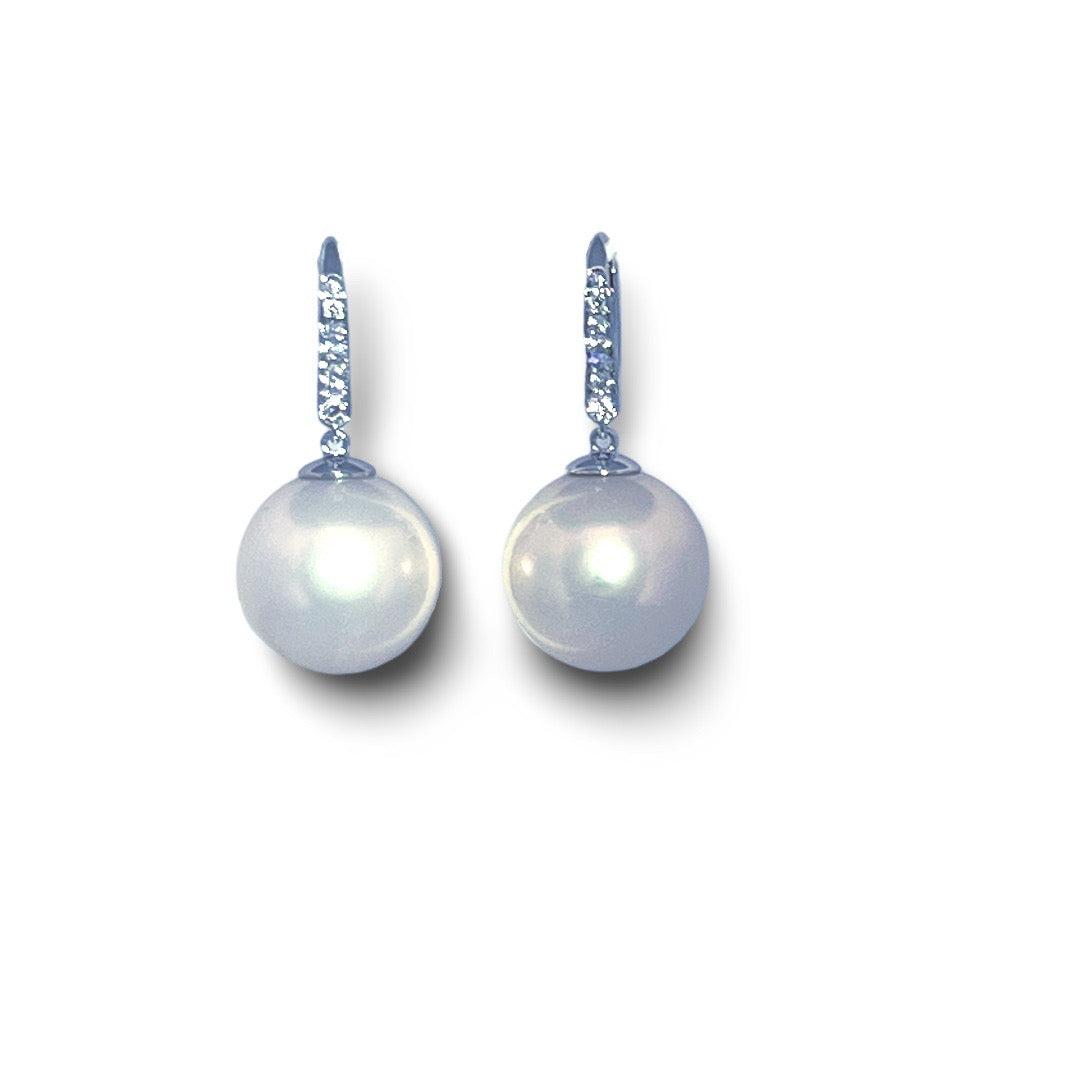 Örhängen 18k vitguld sötvattenpärla 14,3mm 0,36ct
