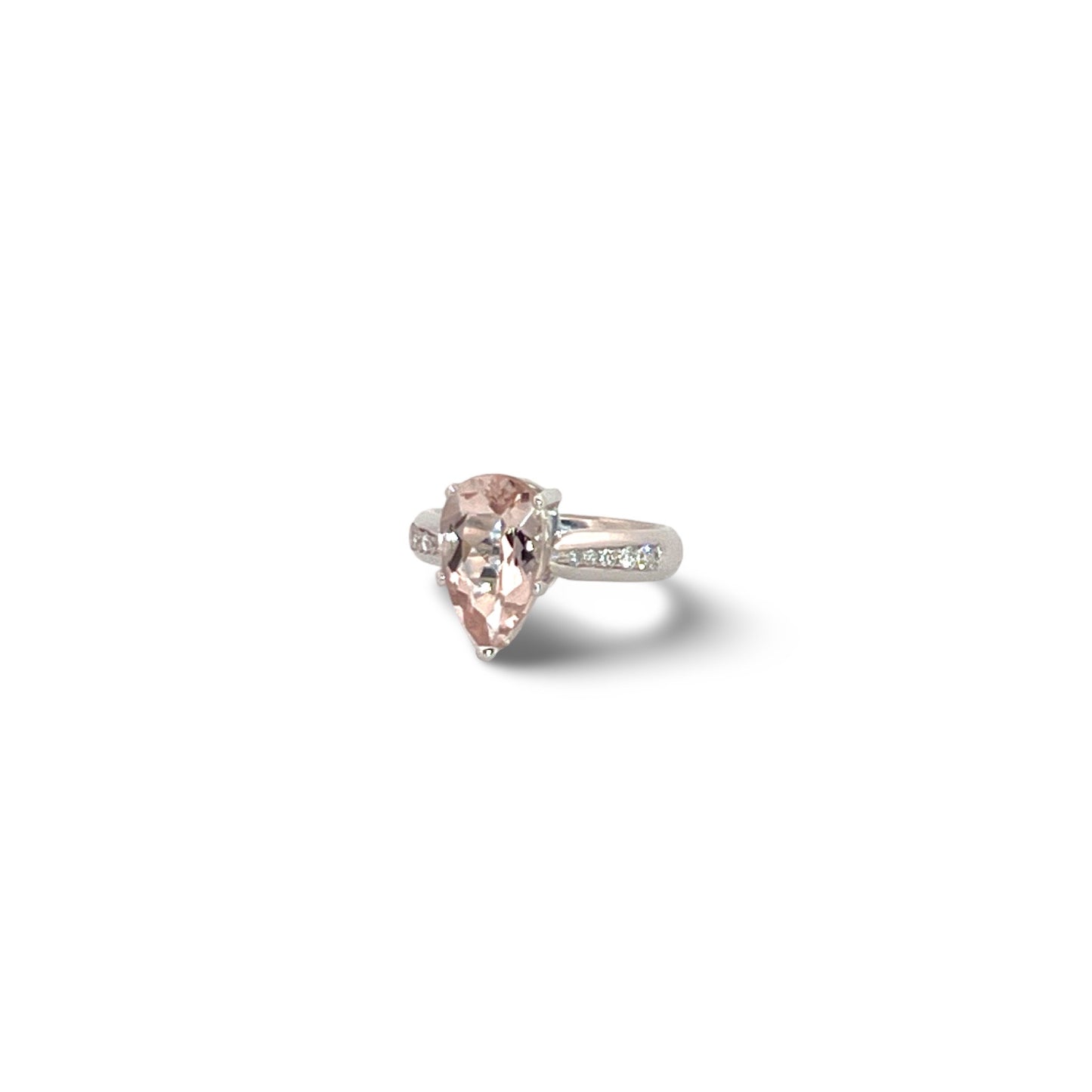 Ring 18k Vitt Guld med Morganit och Diamanter