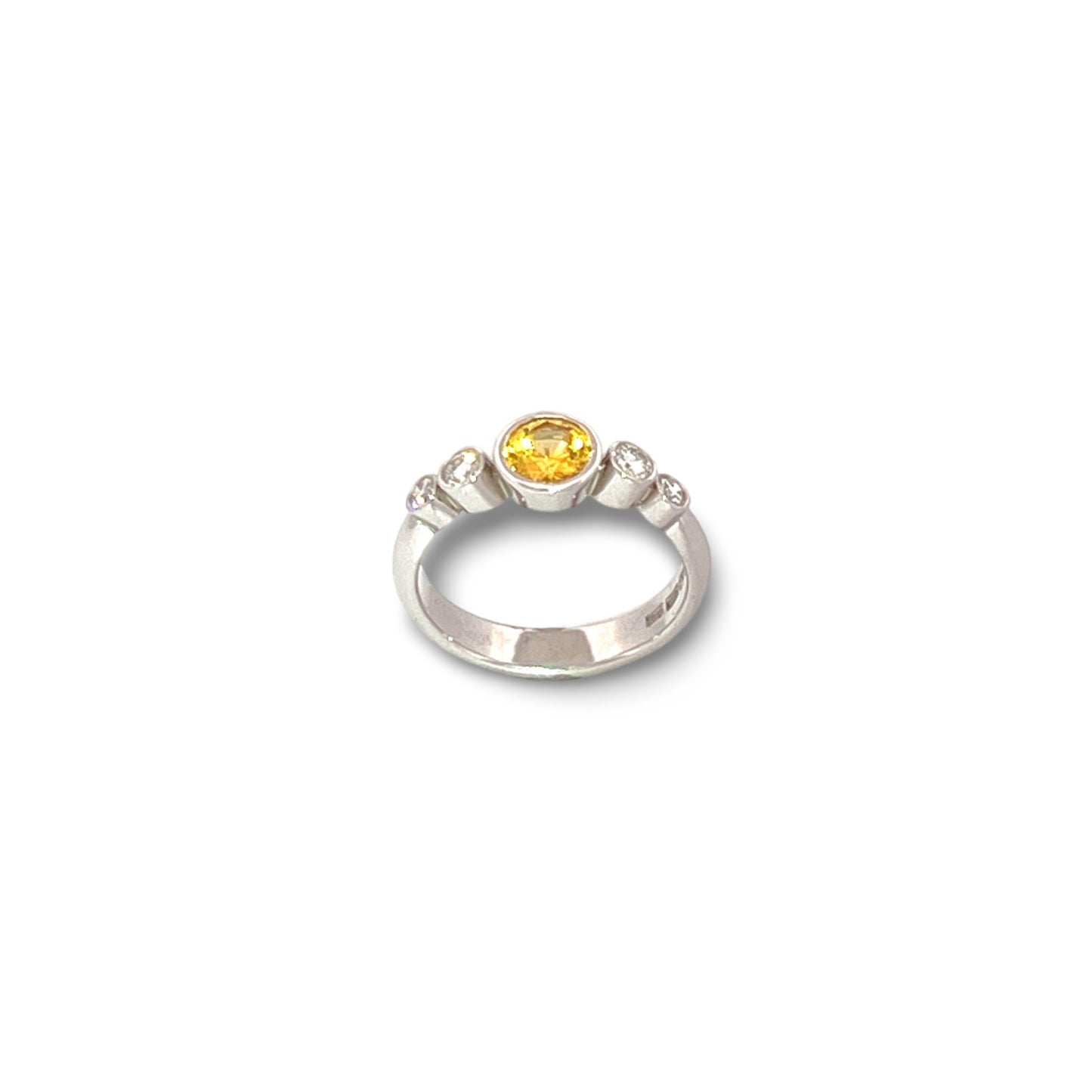 Ring i 18k Vitt Guld med Gul Safir