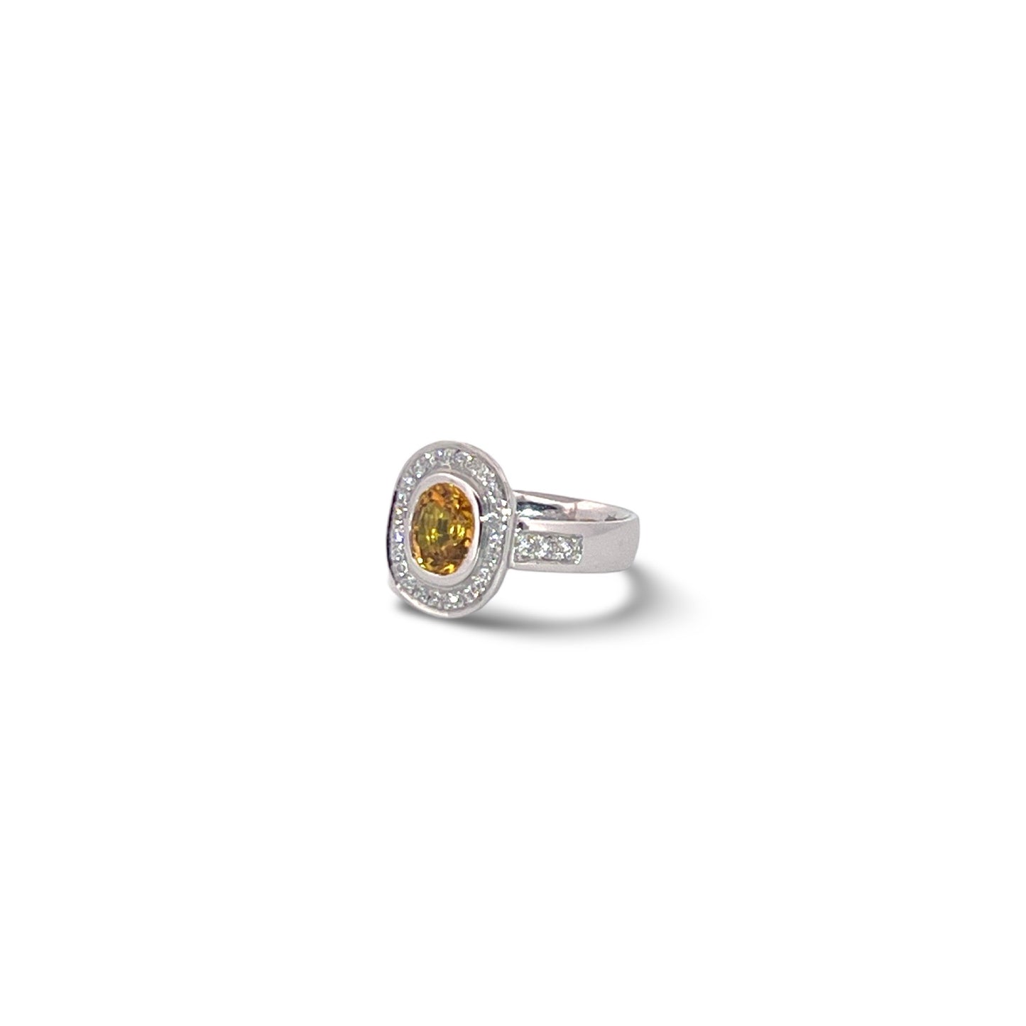 Ring in 18k White Gold, Yellow Sapphire with Diamonds