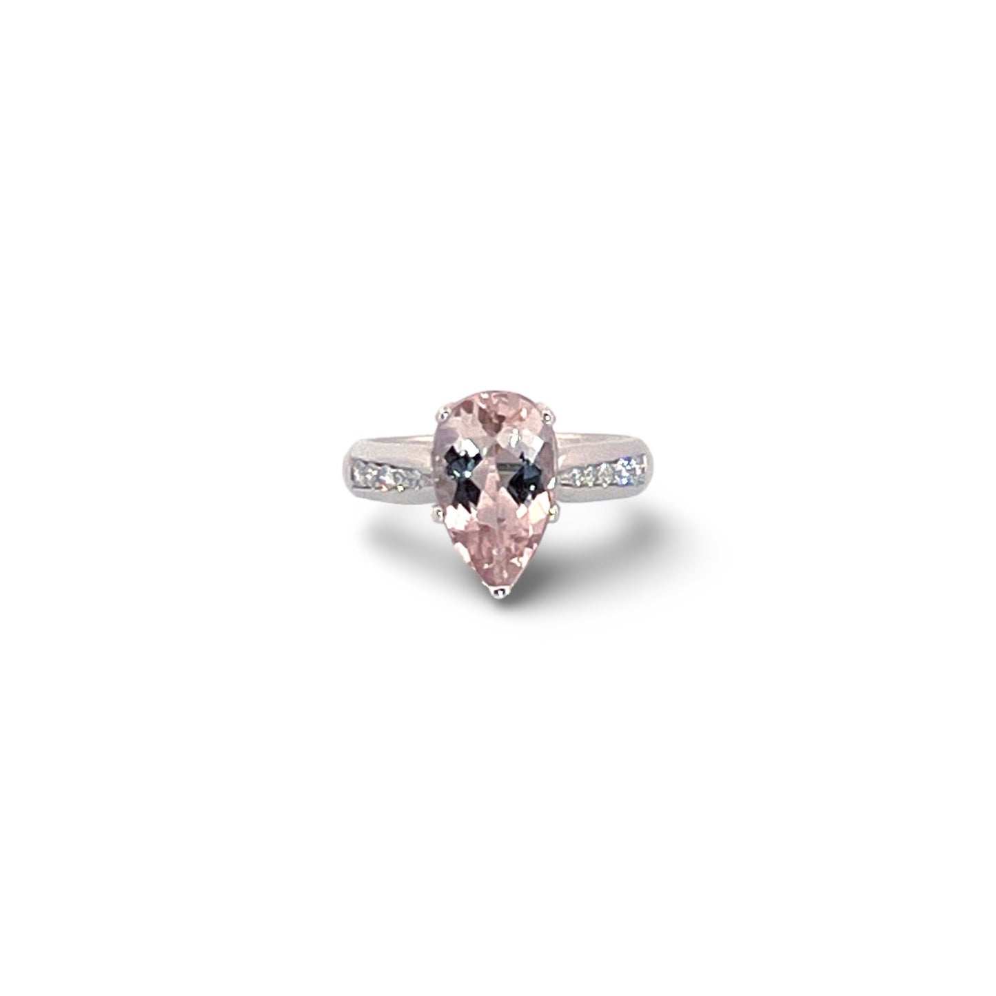 Ring 18k Vitt Guld med Morganit och Diamanter